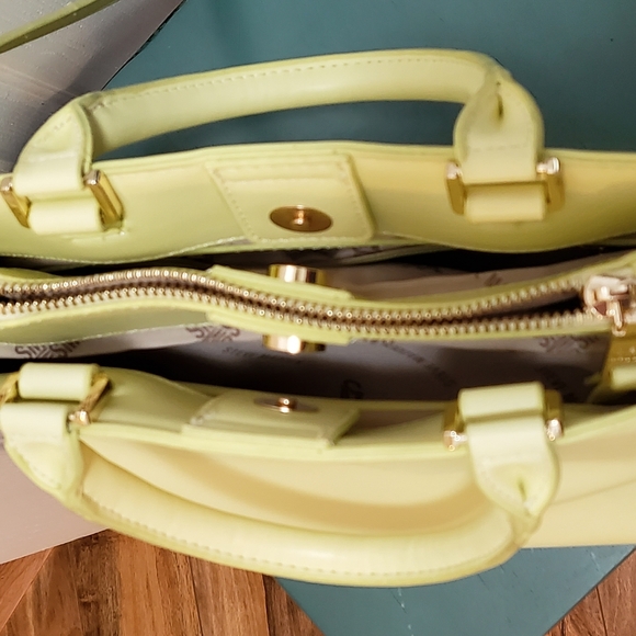 Steve Madden Mesa Satchel, pale yellow/citrine - Picture 12 of 16